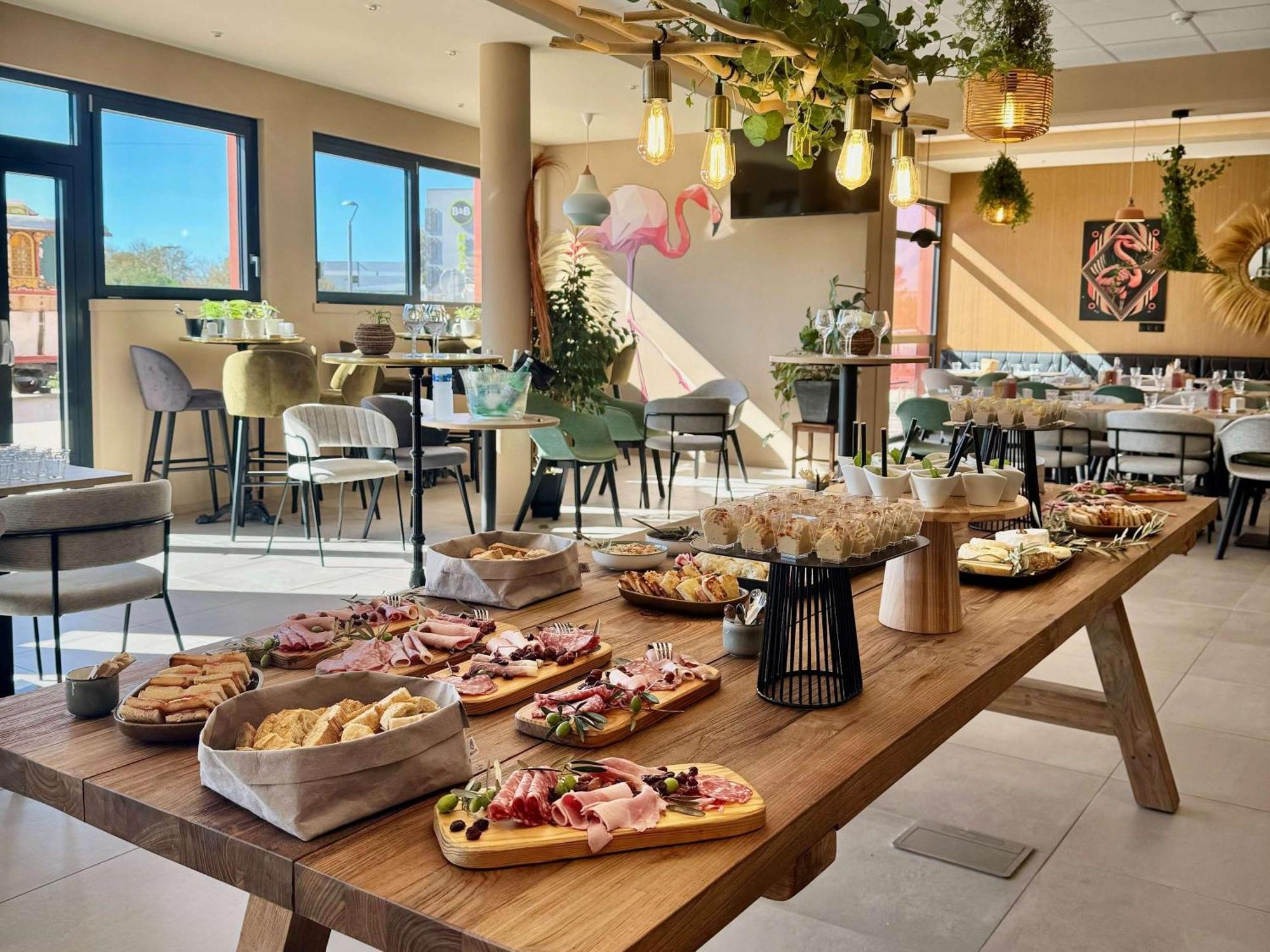 Aparthotel Adagio Access Porte De Camargue 圣马丹-德克罗 外观 照片