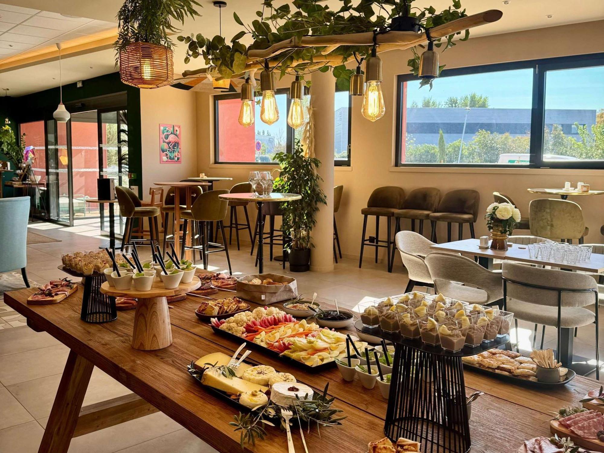 Aparthotel Adagio Access Porte De Camargue 圣马丹-德克罗 外观 照片